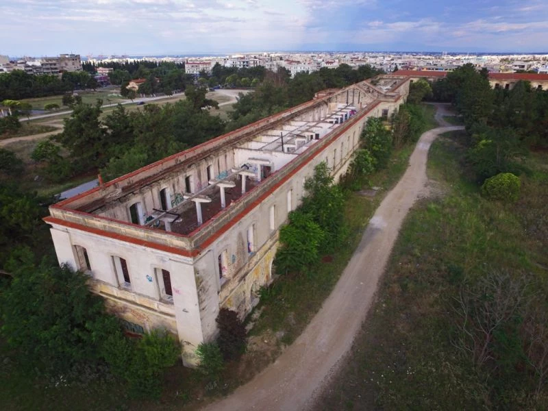 EKTAKTO: Εντοπίστηκε πτώμα στο πρώην στρατόπεδο Παύλου Μελά